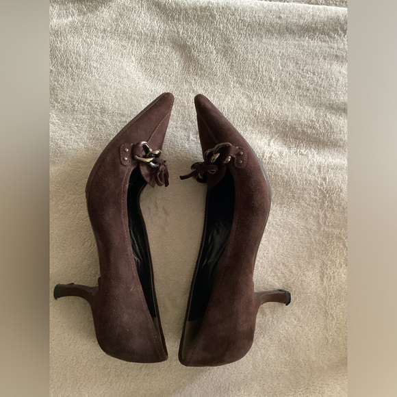 Prada Ladies Suede Pumps - Picture 7 of 15